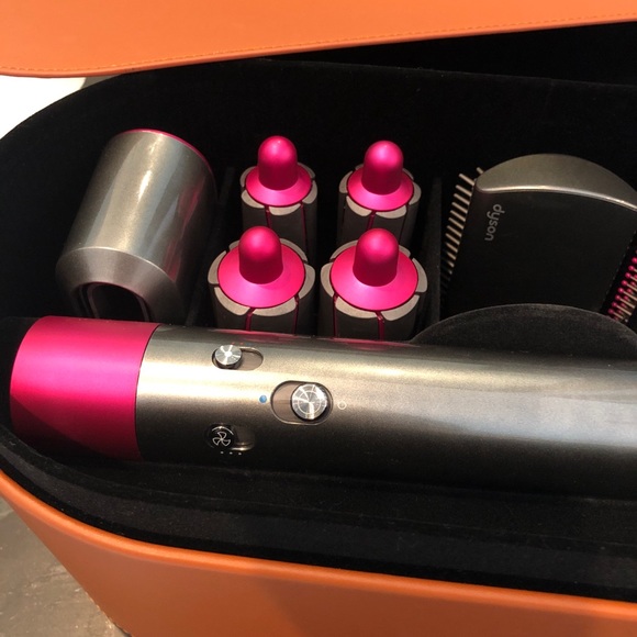 **SOLD**Dyson airwrap complete with 8 attach new - Picture 4 of 6